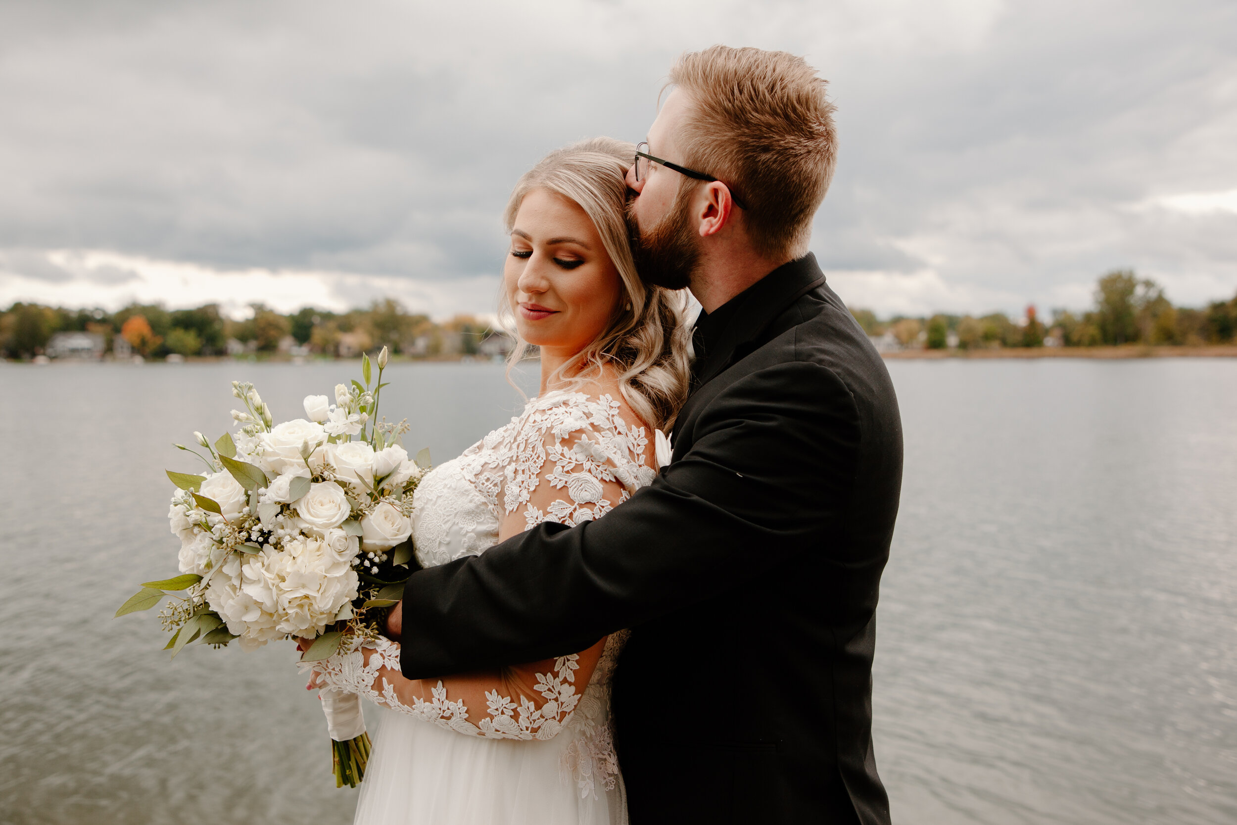 Clarkston, Michigan lakefront backyard wedding photos.