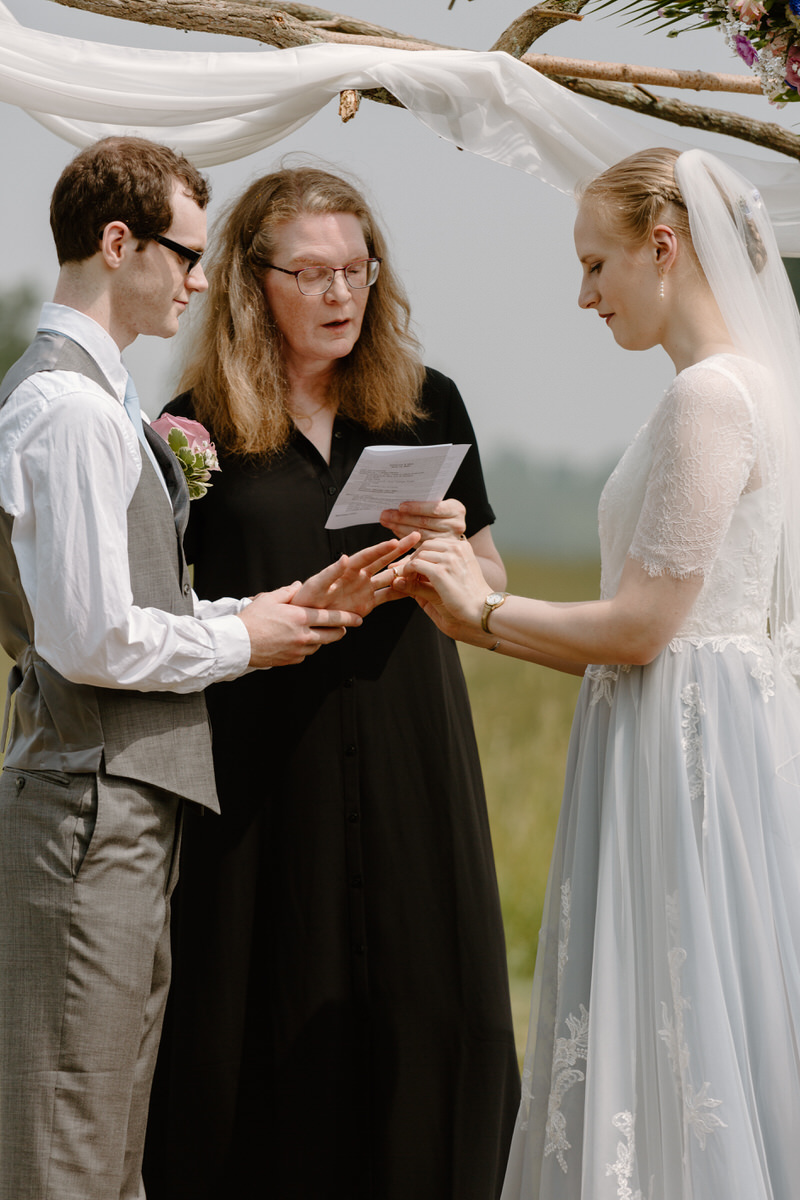 bride and groom saying vows with minister